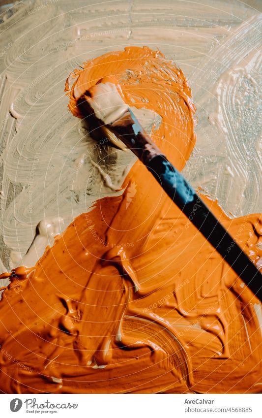Painted Farbe Hintergrund, abstrakte orange Farbe Textur. Malpinsel mit Textur. Raum kopieren Hand Leinwand Kunst Pinselblume Malerei Künstler Bürste Kinder