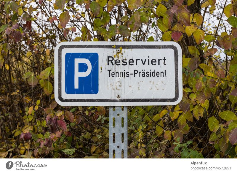 Only for President !! parken president Parkplatz Klüngel Vetternwirtschaft Schilder & Markierungen Menschenleer Zeichen Präsident präsidial Präsidentenparkplatz