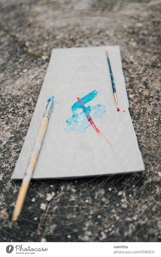 Einfache Ölmalerei aus recycelten Materialien Farbe Erdöl Kunst Künstler Arbeit Job Prüfung hart wiederverwertet Hintergrund Textur abstrakt Kreativität
