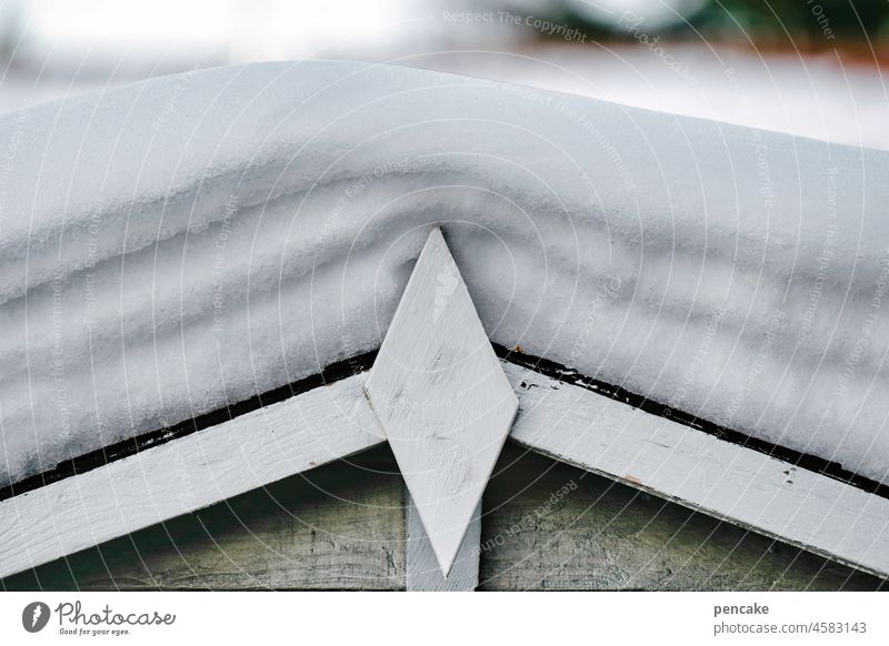 faltig | wenn falten erkalten Dach Raute Winter Gebäude Haus Hütte Schnee Falten Schneelagen Berge u. Gebirge Alpen Holz Eis weiß Schneedecke