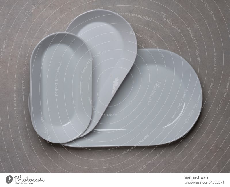 Geschirr Teller Objekte weiß grau minimalistisch einfach Innenaufnahme Schüssel set Oval küche porcelain