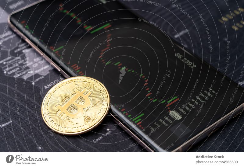 Satz Bitcoin auf dem Smartphone bitcoin Geld finanziell Krypto Währung Geldmünzen Finanzen Investition Internet Handel Symbol Marketing Gewerbe transferieren