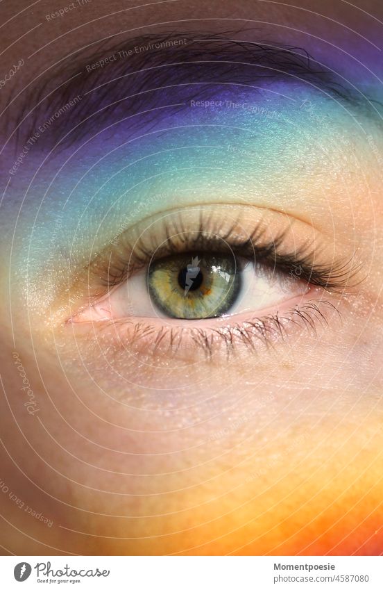 Auge Regenbogen grün Sexulität LGBTQ Sexuelle Neigung Farben bunt farbenfroh fröhlich Augenfarbe sehen Sehvermögen Optiker Augenblick Regenbogenhaut