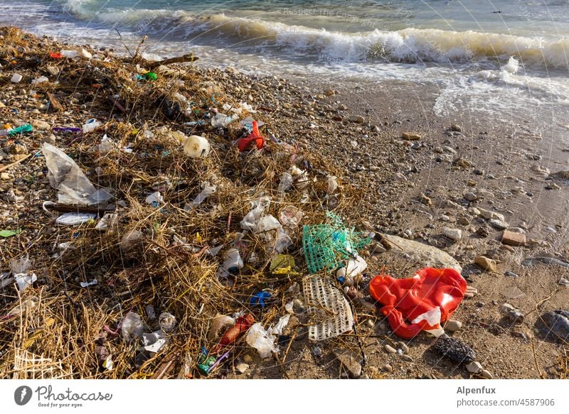 !Trash! 2021 | Traumstrand Plastikmüll Umweltverschmutzung Kunststoff Verpackung Kunststoffverpackung Meer Wellen Strand Menschenleer Verpackungsmüll