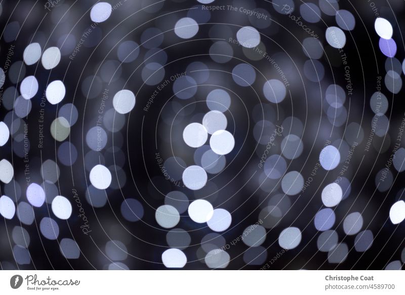 Abstrakte Bokeh-Lichter defokussiert blau abstrakt Hintergründe Schönheit Schwarze Farbe Blinken verschwommene Bewegung hell Feier Weihnachten