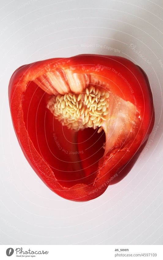Paprika Paprikaschote Gemüse rot Gesundheit Lebensmittel frisch Farbfoto Vegetarische Ernährung roh natürlich aufgeschnitten inneres Samen organisch Nahaufnahme