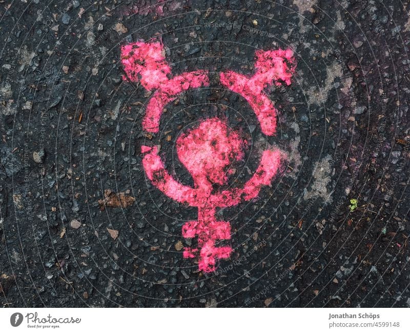 pinkes Protest Symbol für Gleichberechtigung der Geschlechter Gleichbehandlung geschlechterrollen Gender-Fluidität symbol Schriftzeichen Außenaufnahme