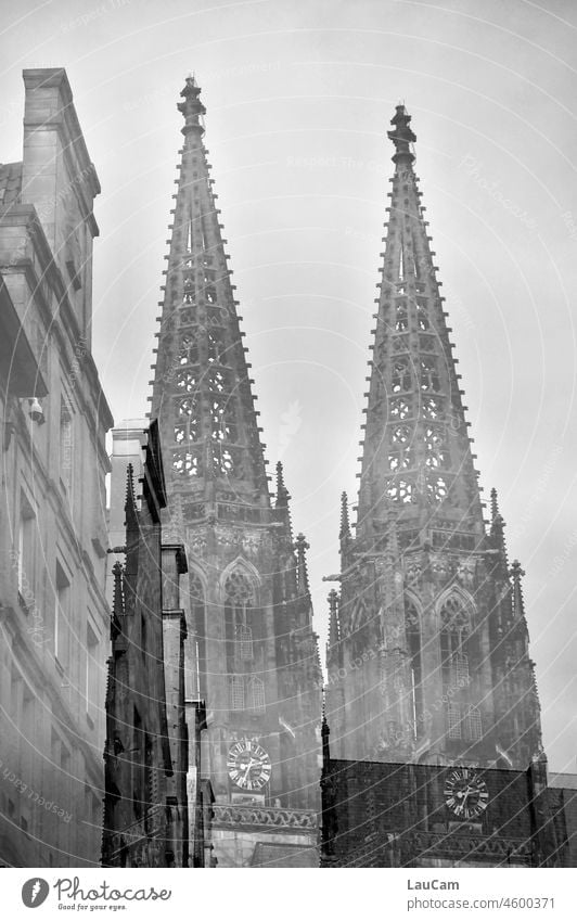 Zwei Türme um kurz nach halb drei Kirchturm Kirchtürme Kirche Turm Architektur Bauwerk Sehenswürdigkeit historisch Religion & Glaube Münster Lambertikirche