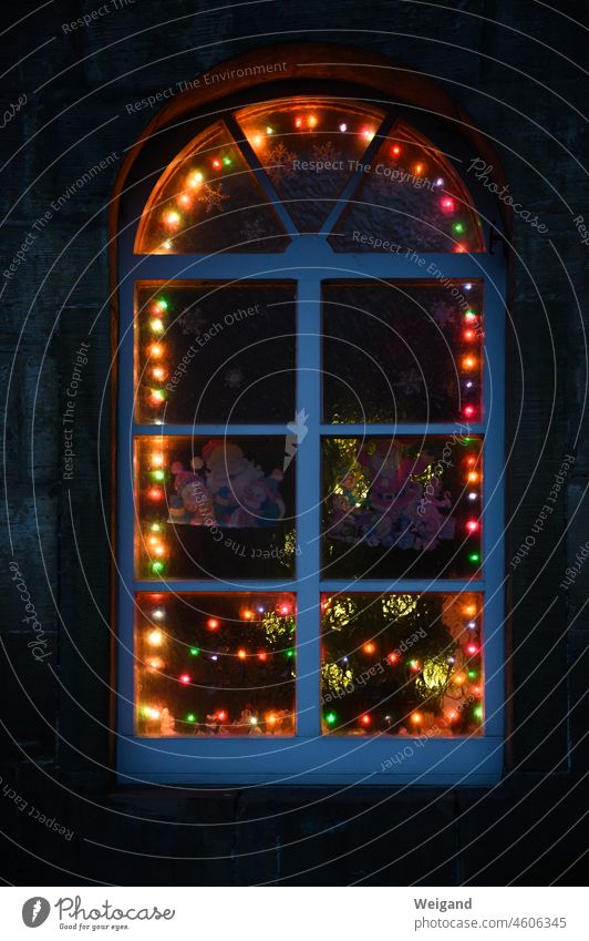 Lichterkette für Advent und Weihnachten Fenster bunt schön einladend Winter Heiligabend