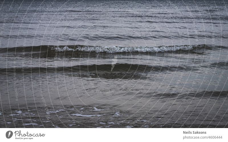 Ostseewellen abstrakt Hintergrund Strand schön blau Nahaufnahme kalt Farbe durchgezogene Linien Design Feiertag Horizont Landschaft Licht minimalistisch