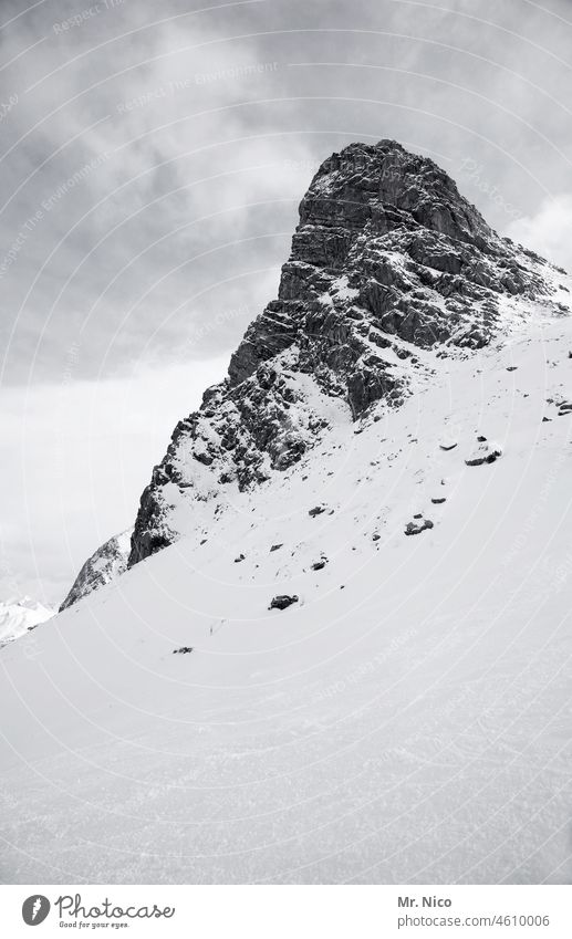 die schönheit im auge des betrachters | majestätisch Berge u. Gebirge Gipfel Schnee Winter Alpen Landschaft Natur Felsen Wolken gigantisch Wintertag Kraft kalt