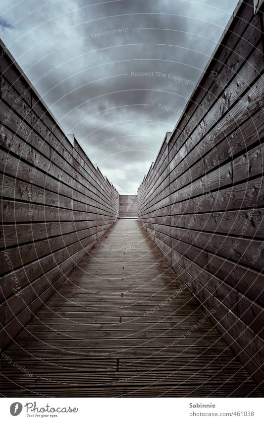 Mauer | (K)ein Licht am Ende des Tunnels. Himmel Wolken schlechtes Wetter Bauwerk Architektur Wand Dach trist Verzweiflung Surrealismus Unendlichkeit