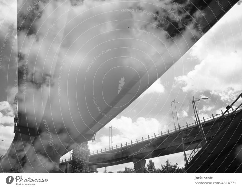 Stadtautobahn und die Wolken Brücke Brückenkonstruktion Architektur Verkehrswege Kontrast Bauwerk Autobahn Strukturen & Formen Symmetrie Beton Bundesautobahn