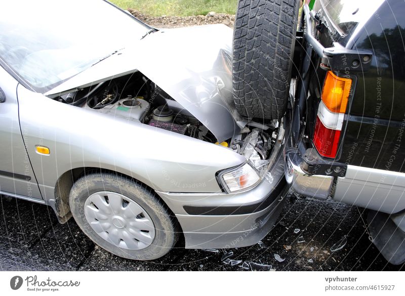Autounfall Unfall Automobil Körper gebrochen Schnalle Stoßstange PKW Kollision Absturz zerknittern erdrücken Schaden Gefahr gefährlich Deformation Beule fahren