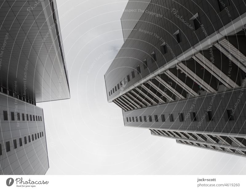 heute alles grau in grau Strukturen & Formen Monochrom Hintergrundbild Hintergrund neutral Plattenbau Silhouette Wohnhochhaus Architektur Himmel einfarbig