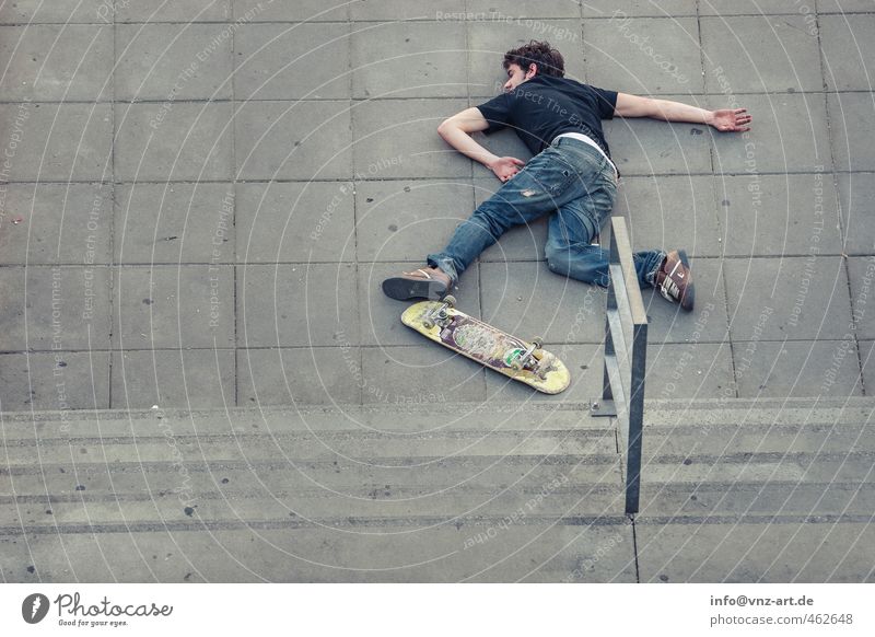 Fall Lifestyle Sport Mensch maskulin Junger Mann Jugendliche Erwachsene 1 18-30 Jahre fallen Inline Skating Skateboard Skateboarding Sturz Schmerz Wunde