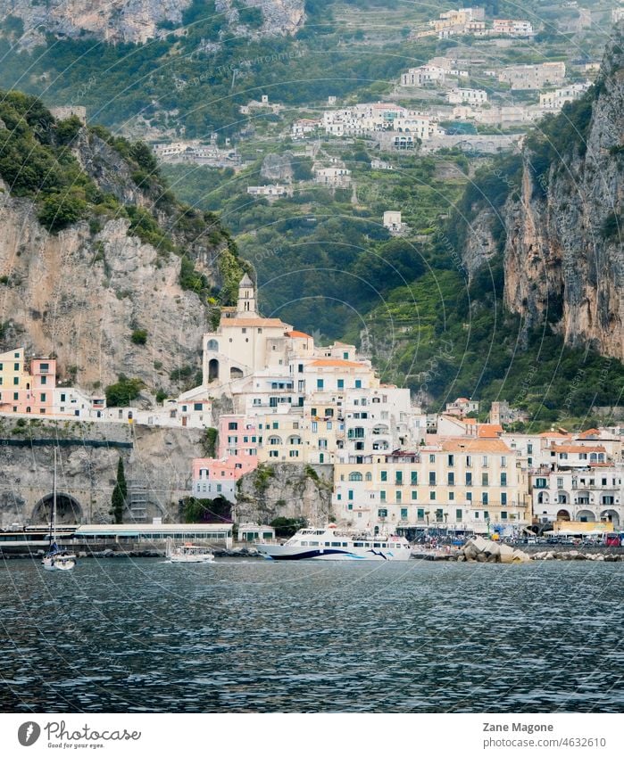 Küstenlandschaft der Stadt Amalfi Amalfiküste Amalfi-Stadt Landschaft reisen Ferien & Urlaub & Reisen Strand Tourismus Erholung Sommer Sommerurlaub Italien