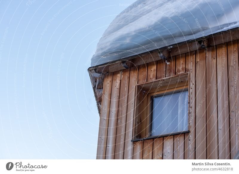 Rustikale Hütte in den Bergen der Pyrenäen im Inerno von 2022 alpin andora Andorra Architektur Kabine canillo kalt Europa Wald grandvalira Einsiedelei Hotel