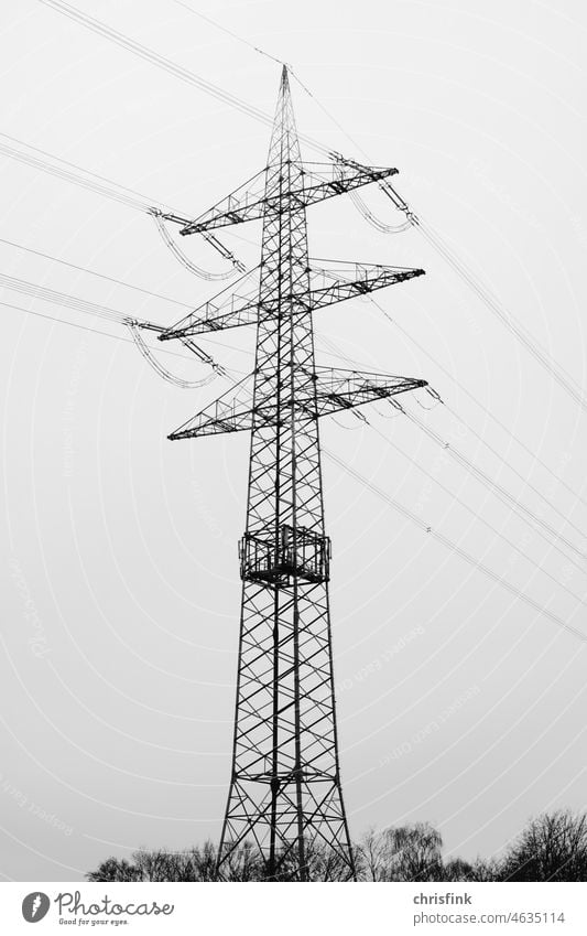 Hochspannungsmast für Energieversorgung schwarz-weiss Mast Elektrizität Technik & Technologie Strommast Himmel Hochspannungsleitung Stromtransport Stromtrasse