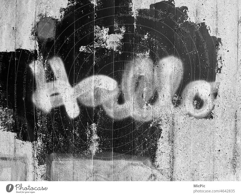 Hallo Graffiti Ist das Kunst oder kann das weg? Schmiererei Schriftzeichen geschrieben Unterführung Tunnel gesagt Ausruf Wand Straßenkunst Buchstaben