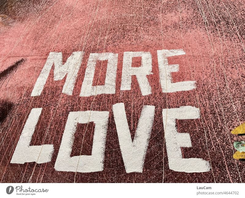 ausgelaugt | Mehr Liebe! mehr Liebe Romantik Gefühle Valentinstag Liebeserklärung Liebesgruß Liebesbekundung Verliebtheit Sympathie Wunsch Ausruf Graffiti
