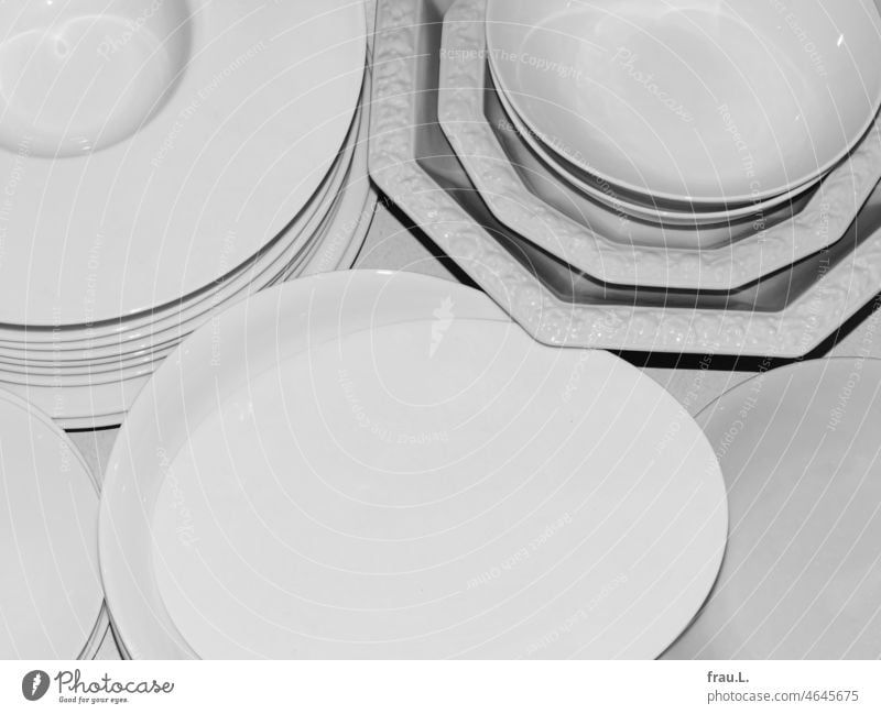 Geschirr Küche Porzellan Schrankfach Aufbewahrung Ordnung geblitzt Teller Schalen Suppenteller Unordnung Porzellangeschirr Bone China weiß Servierplatte