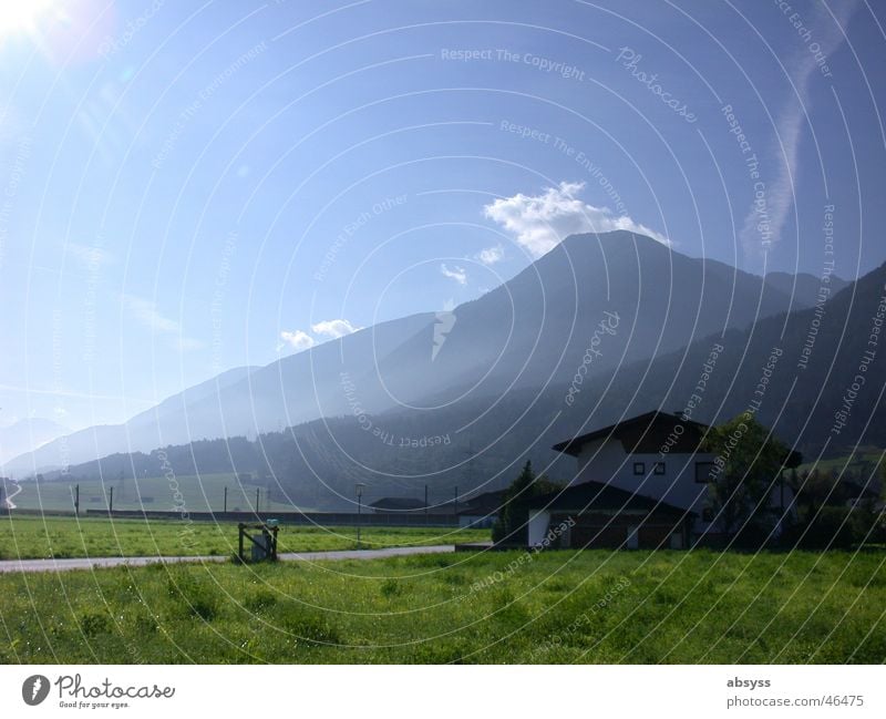 Weitsicht Österreich Bundesland Tirol weiß grün Wolken Ferien & Urlaub & Reisen Wiese Nebel Morgen Alm Haus Himmel Natur Landschaft Sonne Schönes Wetter hell