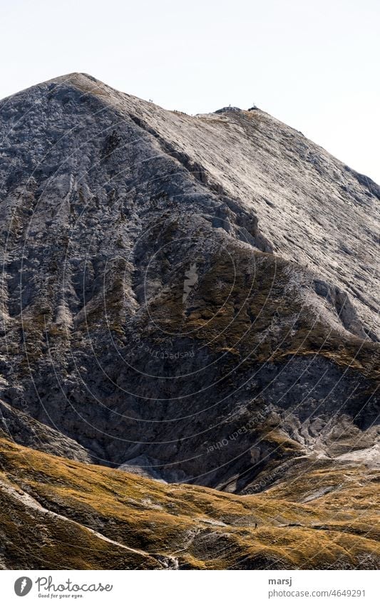 Bergzeit. Knapper Ausschnitt mit der Lungauer Kalkspitze Österreich Wanderzeit Ausflug Wanderung Kalkalpen Kalkstein Freiheit Spitze steil