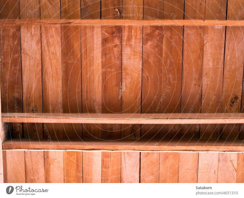 Unter dem zweiten Holzboden Zimmerdecke hölzern Hintergrund Textur natürlich braun Stock Nutzholz Latten Muster abschließen gelb Architektur Detailaufnahme