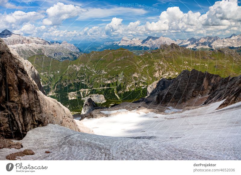 Gletscherreste in der Sonne mit Panoramablick im Gebirge von Südtirol Panorama (Aussicht) Zentralperspektive Starke Tiefenschärfe Silhouette Kontrast