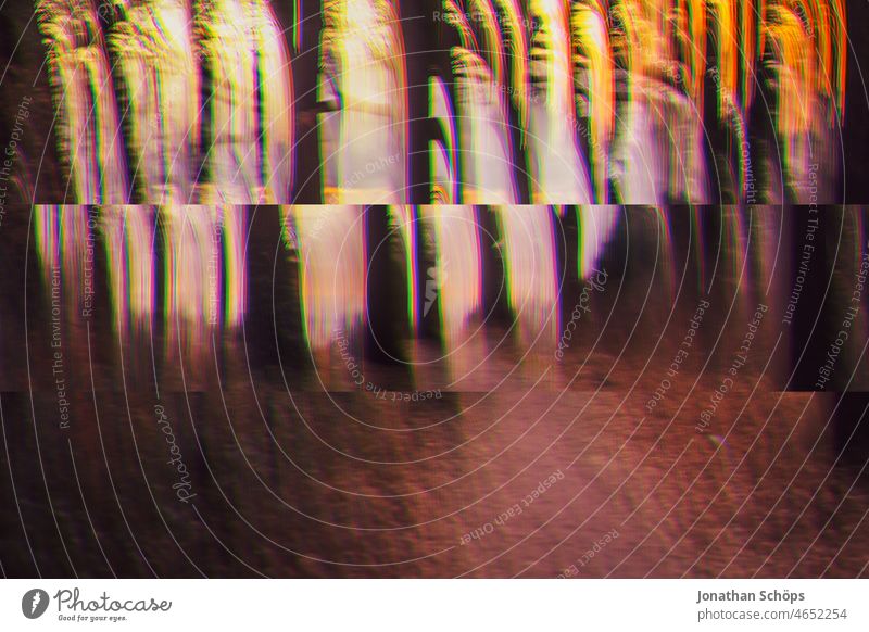 Wald Sonnenuntergang Experiment Glitch und Bewegungsunschärfe Glitch art Glitch effekt experimentell Landschaft abstrakt Kunst leuchtend bunt Bäume Baumstamm