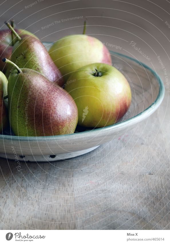 Birne wie Apfel Lebensmittel Frucht Ernährung Bioprodukte Vegetarische Ernährung Schalen & Schüsseln frisch Gesundheit lecker saftig sauer süß Stillleben