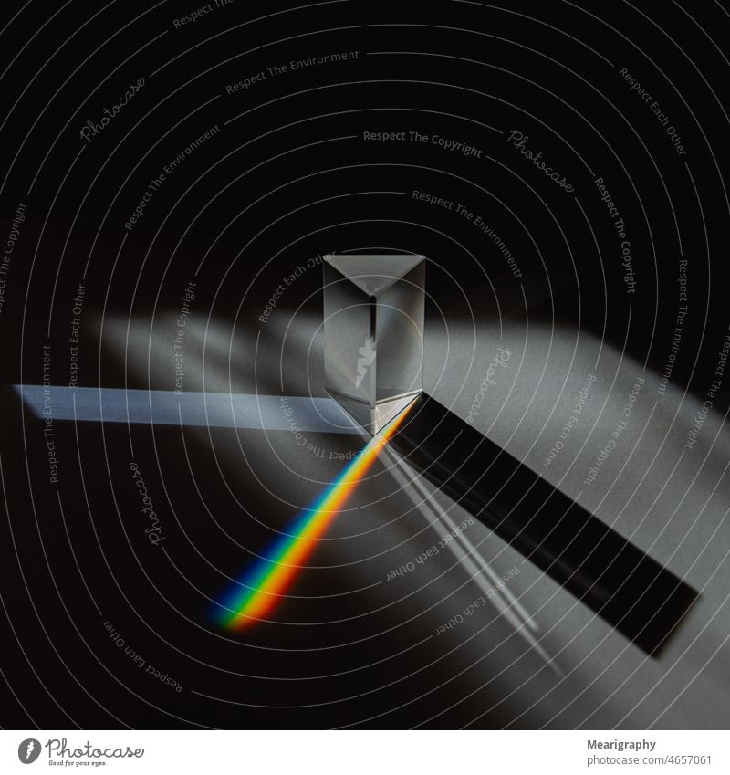 Helle Seite des Mondes Prisma Farbe Felder abstrakt Schatten Licht Geometrie geometrisch Dunkelheit Vor dunklem Hintergrund Regenbogen Pink Floyd psychedelisch
