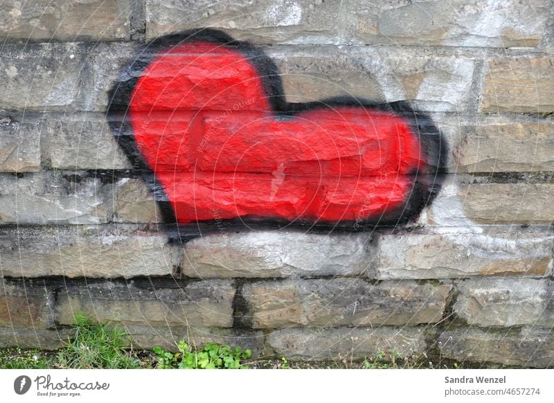 Graffiti-Herz Miteinander HerzstattHetze Liebe Hoffnung Kunst Mauer liebevoll große Liebe Ich liebe Dich ohne Worte Ein Herz für Kinder Ein Herz für Tiere