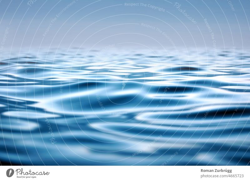 Stille Wasser Welle Wellen Strahlen Element Oberfläche Wasseroberfläche Quelle Himmel Getränk Tafelwasser rein sauber Textur Hintergrund dynamisch blau liquide