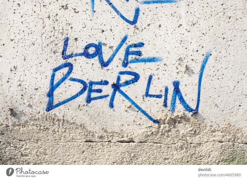 I Love Berlin - Tag auf Häuserwand Hauptstadt Außenaufnahme Architektur Stadtzentrum Farbfoto Deutschland Berlin-Mitte Haus Hauswand Graffiti Tagger Bauwerk