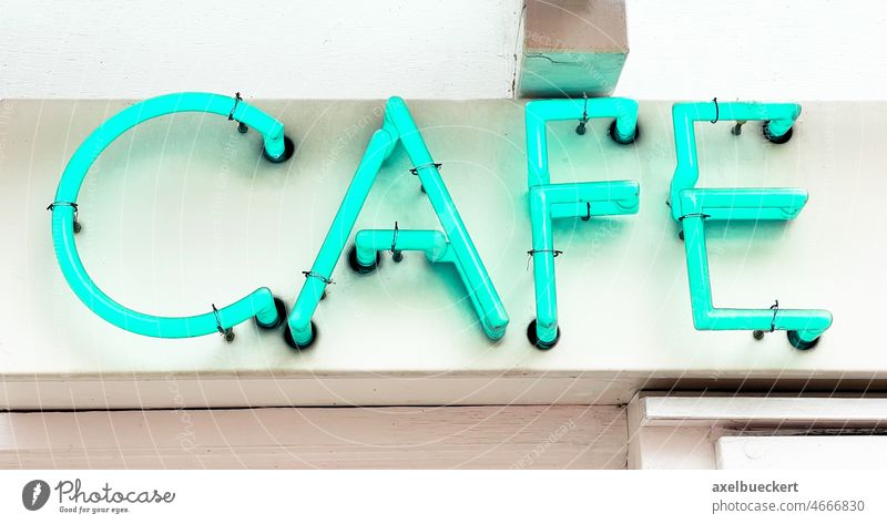 Cafe Leuchtschrift in blau grün Café leuchtschrift Leuchtreklame Kaffee Kaffeehaus Restaurant neonfarbig Zeichen zyan trinken Gastronomie beleuchtet
