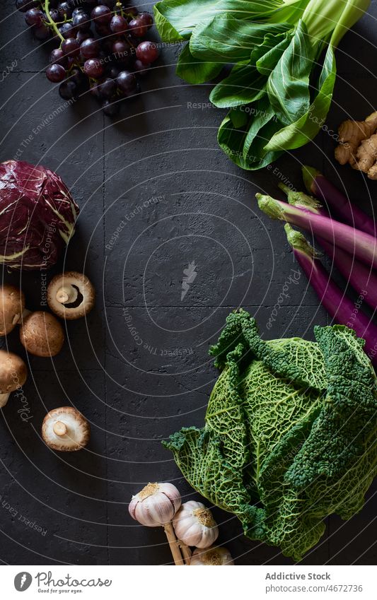 Draufsicht auf die Zusammensetzung von Obst und Gemüse Frucht Lebensmittel frisch organisch Gesundheit Hintergrund Bestandteil roh Brokkoli Diät Top grün