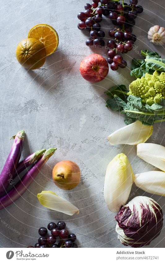 Draufsicht auf die Zusammensetzung von Obst und Gemüse Frucht Lebensmittel frisch organisch Gesundheit Textfreiraum Hintergrund Bestandteil roh Brokkoli Diät