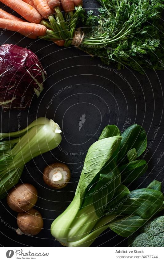Draufsicht auf die Zusammensetzung von Obst und Gemüse Frucht Lebensmittel frisch organisch Gesundheit Hintergrund Bestandteil roh Brokkoli Diät Top grün