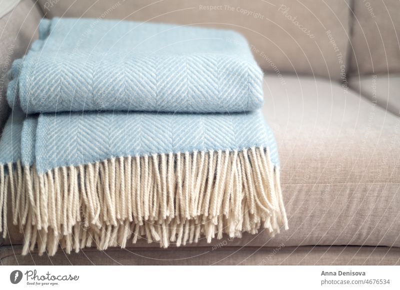 Karodecke aus Wolle Decke Wollstoff Winter warm heimwärts Komfort Herbst bequem weich niemand lebend Sofa im Innenbereich Wohnzimmer Haus gefaltet Textil