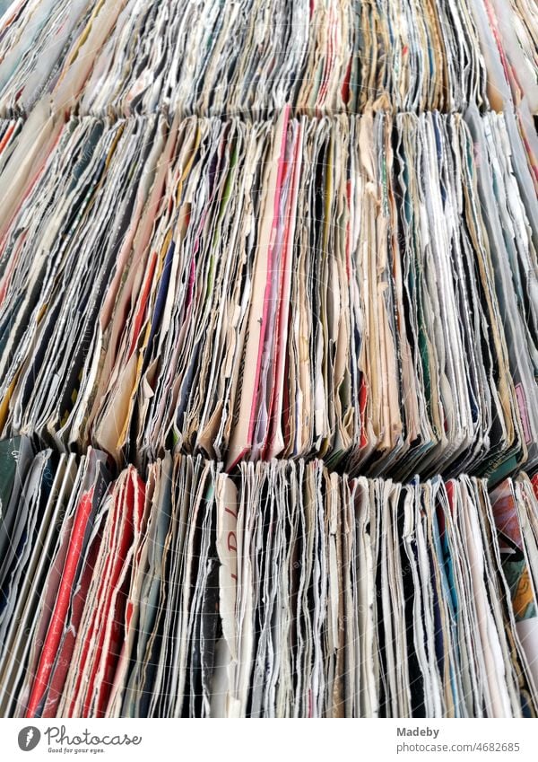 Alte Schallplatten Singles aus Vinyl in Papiermühlen auf dem Flohmarkt und Trödelmarkt im Sommer bei Golden Oldies in Wettenberg Krofdorf-Gleiberg bei Gießen in Hessen