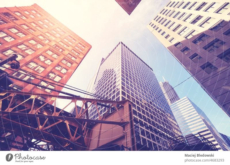 Blick auf Gebäude in Chicago, farbige Tönung aufgetragen, USA. Großstadt Wolkenkratzer nachschlagen Architektur Ansicht urban Büro modern Stadtzentrum