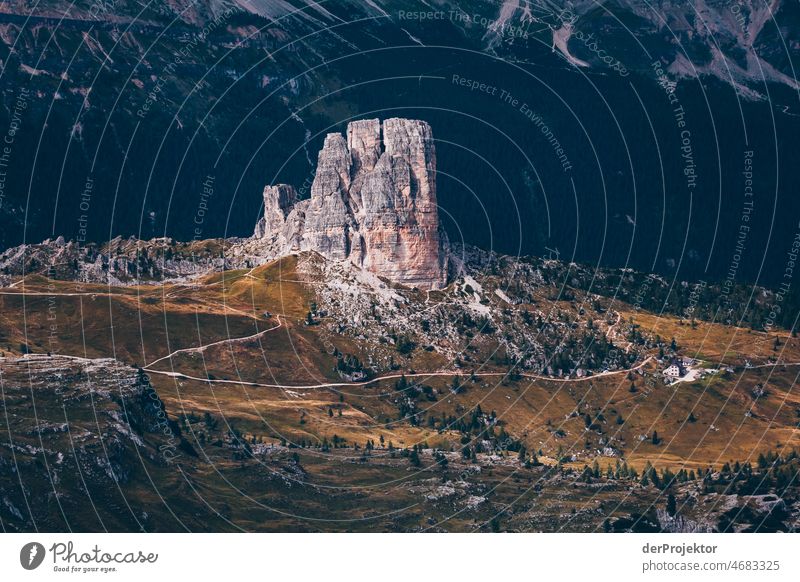 Blick auf Cinque Torri in den Dolomiten Naturerlebnis Willensstärke Leidenschaft Ferien & Urlaub & Reisen Tourismus Bewegung Zentralperspektive Totale