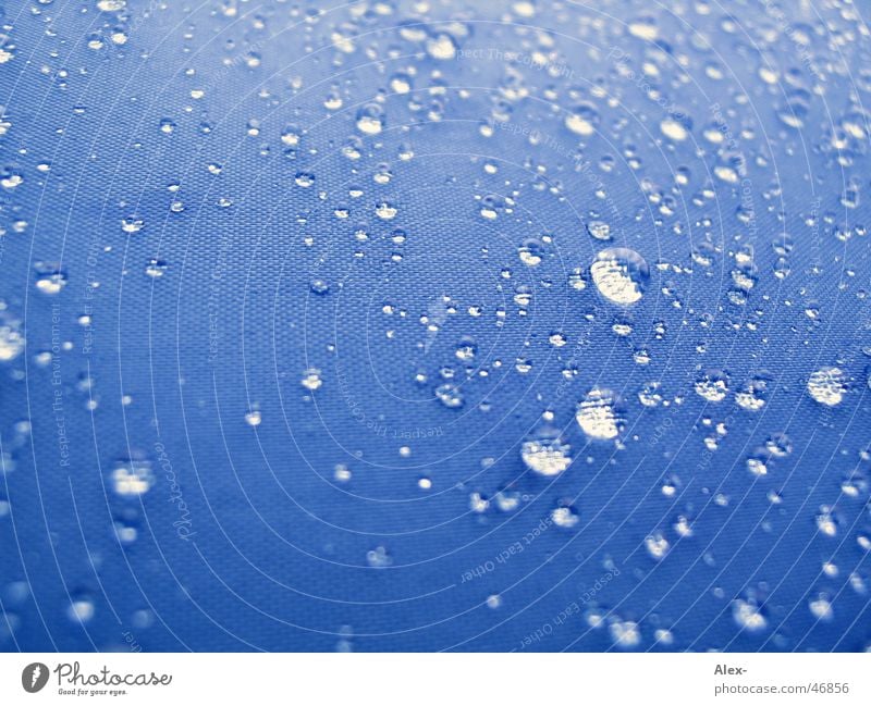 Wassertropfen Zelt Stoff nass Regen Regenschirm strucktur Makroaufnahme
