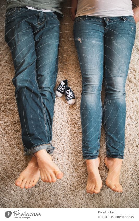 #A14# Eltern wenn der Nachwuchs kommt Nachwuchstraining Ergebnis ergebnisorientiert Kind Geburt Familie Füße hoch Füße hochlegen Füße zusammen Beine Barfuß
