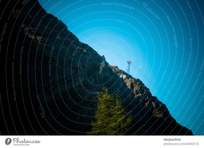 Seilbahn auf ganz steilem Hang ,mit Mast. Garmisch Patenkirchen Natur Außenaufnahme Farbfoto Menschenleer Schönes Wetter Gipfel Ferien & Urlaub & Reisen Umwelt