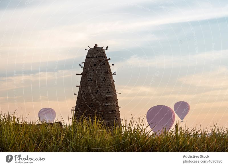 Vogelturm auf einem Feld in der Nähe von Luftballons Turm Taube Verschachtelung Ägypter Kultur Golfloch Architektur Haus Steinwand Gebäude Konstruktion Ägypten