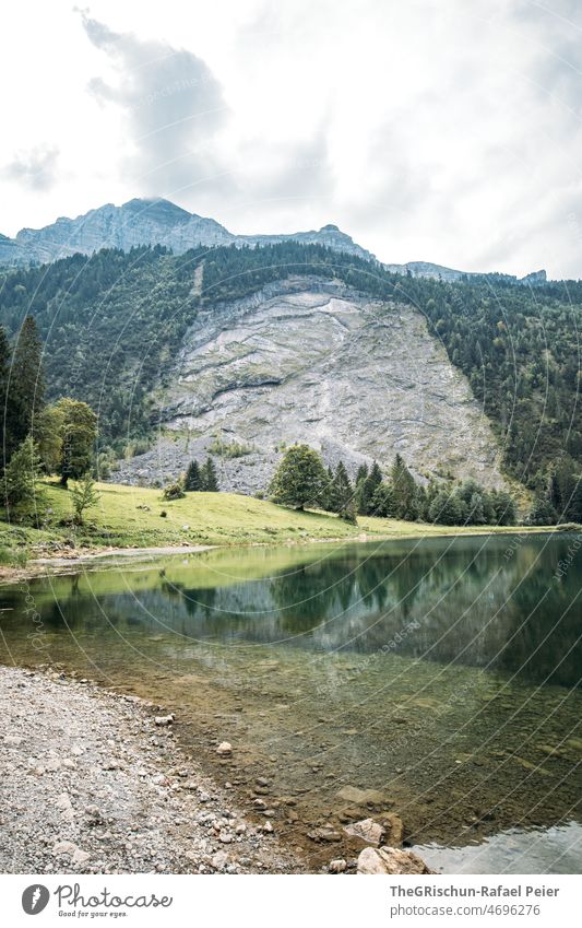 See vor Berg Obersee Glarus Wasser Tourismus Schweiz Berge u. Gebirge Alpen Landschaft Außenaufnahme blau Felsen wandern Menschenleer