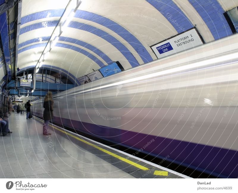 Mind the gap! (underground) London London Underground Ankunft U-Bahn Eisenbahn Station Verkehr arrival train